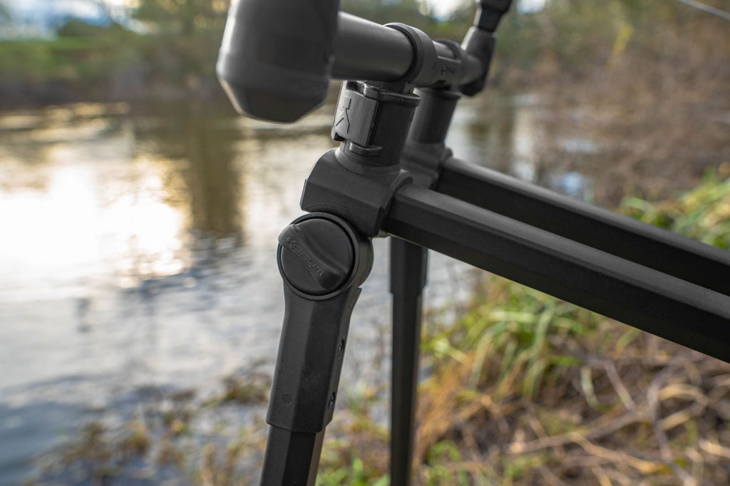 Korum Deluxe River Tripod Title Carp Accessories