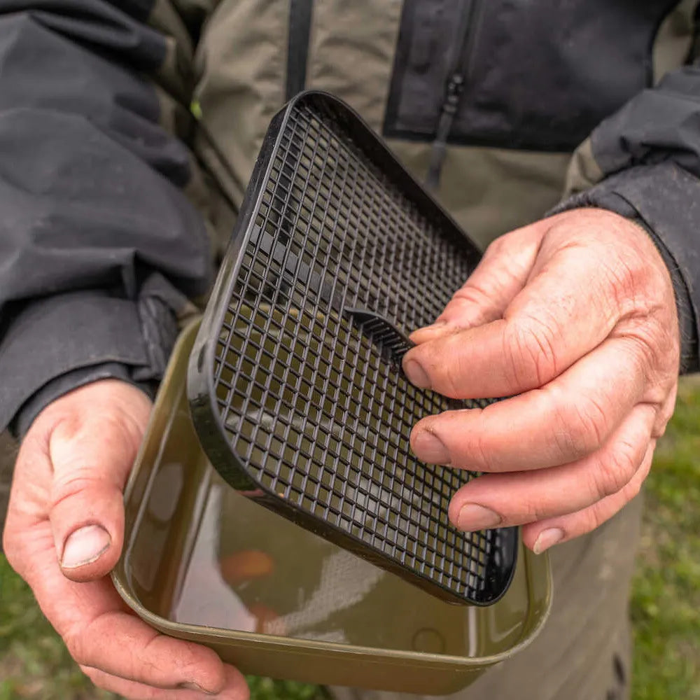 Korum Maggot Tub 2 Pint & Riddle 1.2l Bait Box